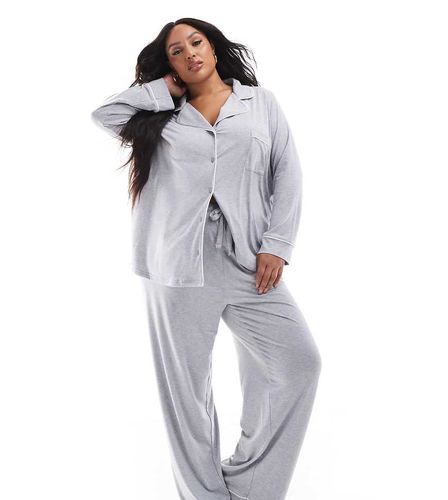 ASOS DESIGN Curve - Pyjama ultra-doux avec chemise à manches longues et pantalon à passepoil contrastant - Asos Curve - Modalova