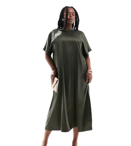 ASOS DESIGN Curve - Robe t-shirt mi-longue et oversize en satin - Kaki - Asos Curve - Modalova