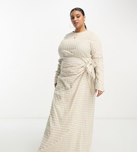 ASOS DESIGN Curve - Robe longue texturée à rayures avec jupe cache-caur - Jaune - Asos Curve - Modalova