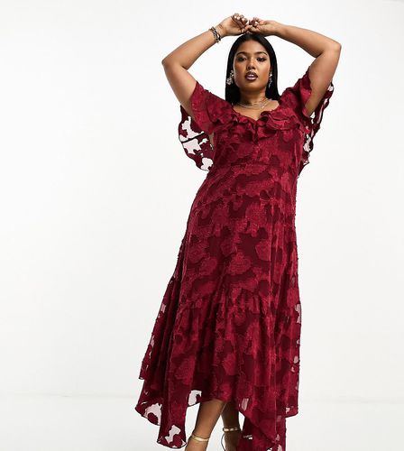 ASOS DESIGN Curve - Robe mi-longue à manches évasées, volants et dos noué en V en jacquard texturé avec col en V en dévoré - Bordeaux - Asos Curve - Modalova