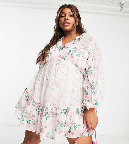 ASOS DESIGN Curve - Robe patineuse courte à fleurs avec volants et décolleté et dos en V - Rose - Asos Curve - Modalova