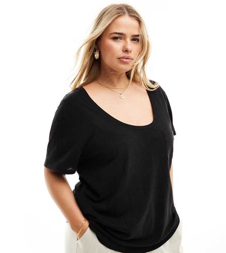 ASOS DESIGN Curve - T-shirt effet lin avec poche et encolure dégagée - Asos Curve - Modalova