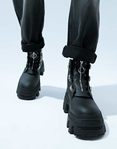 Bottines chunky à lacets avec détail monogramme argenté - Asos Design - Modalova