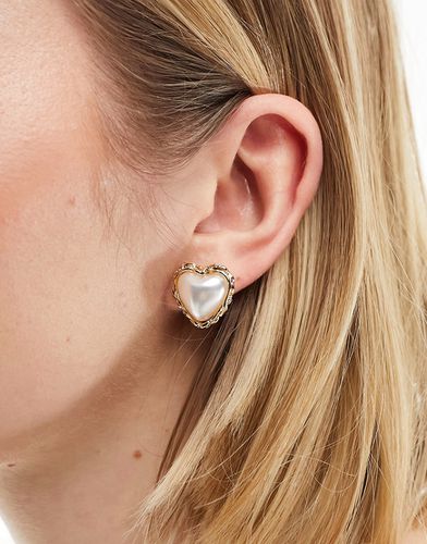 Boucles d'oreilles motif coeur ornées de perles - Asos Design - Modalova