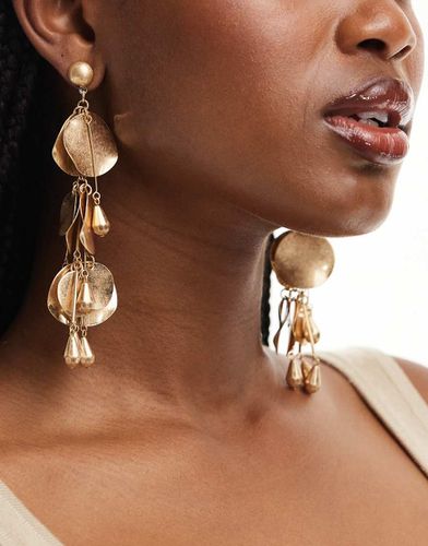 Boucles d'oreilles pendantes avec cascade de pétales - Asos Design - Modalova