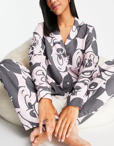 Ensemble de pyjama chemise et pantalon en modal à motif Mickey Mouse - et noir - Asos Design - Modalova