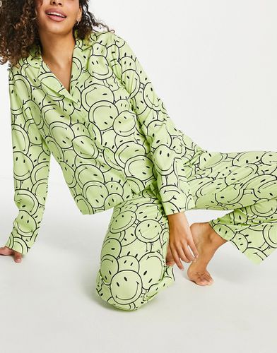 Ensemble de pyjama en coton imprimé smiley avec pantalon et chemise à manches longues - citron - Asos Design - Modalova