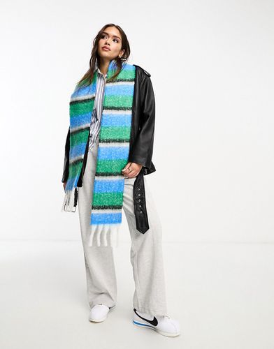 Écharpe duveteuse à rayures avec franges - Asos Design - Modalova