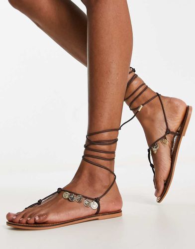 Fernando - Sandales en cuir ornées de pièces de monnaie - Marron - Asos Design - Modalova