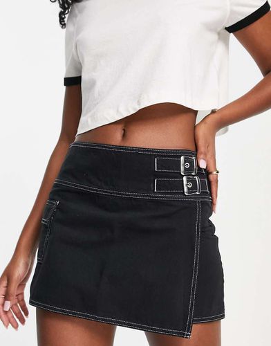 Jupe portefeuille casual avec boucles - Noir délavé - Asos Design - Modalova