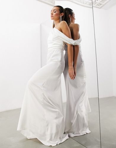 Larisa - Robe de mariée satinée avec corsage drapé et ourlet en pointe - Asos Design - Modalova