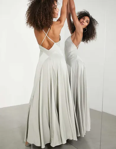 L'invitée - Robe longue en satin à décolleté plongeant et dos croisé - sauge - Asos Design - Modalova