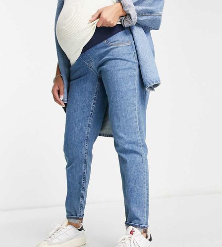 ASOS DESIGN Maternity - Jean mom slim et confortable avec bande passant sous le ventre - moyen - Asos Maternity - Modalova