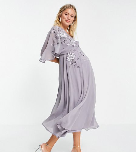 ASOS DESIGN Maternity - Robe longue blousante brodée avec cape au dos - ASOS Maternity - Modalova
