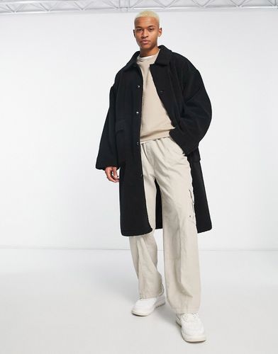 Manteau ultra oversize en imitation peau de mouton - Asos Design - Modalova
