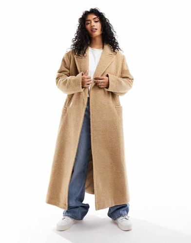 Manteau en maille bouclée avec épaules renforcées - Camel - Asos Design - Modalova