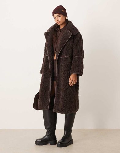 Manteau long imitation peau de mouton - Chocolat - Asos Design - Modalova