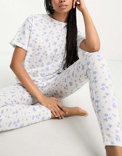 ASOS DESIGN - Barbie x Hello Kitty - Pyjama en modal avec chemise et  pantalon - Rose et blanc