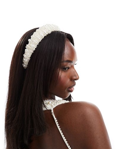 Serre-tête de mariée rembourré avec perles nacrées - Asos Design - Modalova
