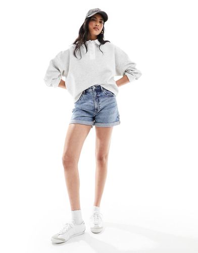 Short mom confort en jean - délavé moyen - Asos Design - Modalova