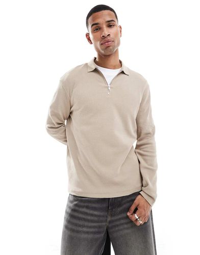 Polo manches longues en tissu gaufré avec fermeture éclair - Taupe - Asos Design - Modalova