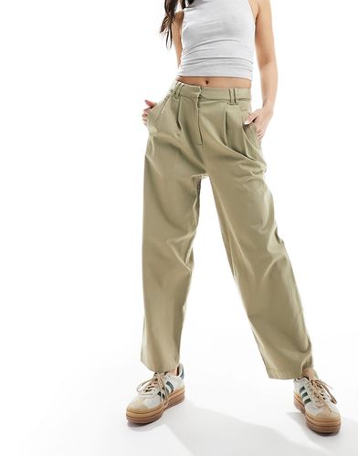 Pantalon chino ample avec patte de boutonnage - Kaki - Asos Design - Modalova