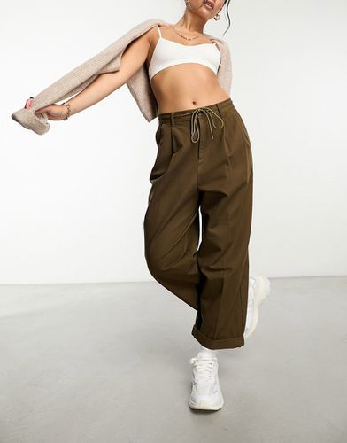 Pantalon ample à taille haute avec liens à nouer - Marron - Asos Design - Modalova