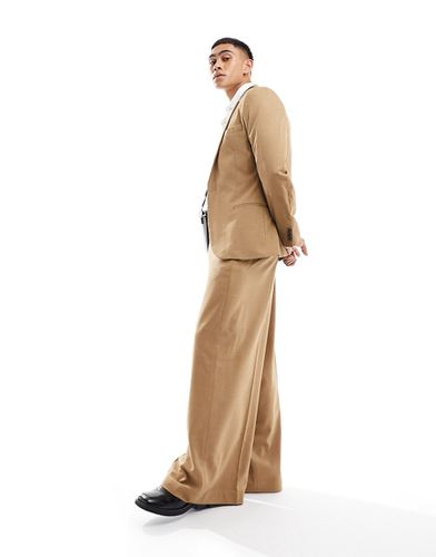 Pantalon de costume ultra ample en tissu micro-texturé - Camel - Asos Design - Modalova