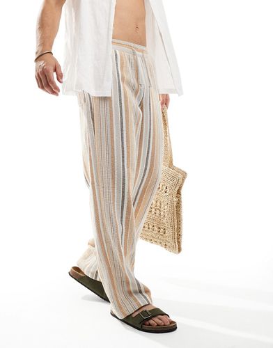 Pantalon de plage large en tissu épais à rayures texturées et taille élastique - Marron - Asos Design - Modalova