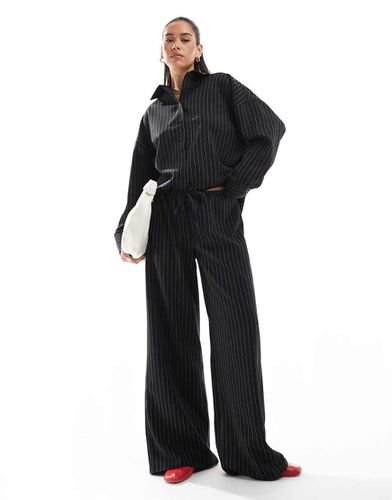 Pantalon de tailleur ample à rayures fines - Noir - Asos Design - Modalova