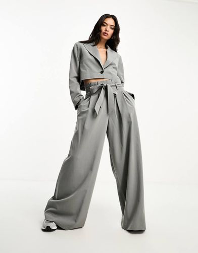 Pantalon d'ensemble ceinturé à taille haute froncée - clair - Asos Design - Modalova