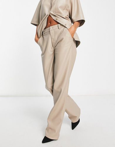Pantalon droit en similicuir - Mastic - Asos Design - Modalova