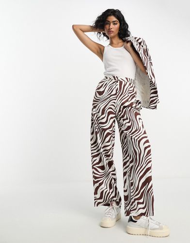 Pantalon large à imprimé animal avec lin - Asos Design - Modalova