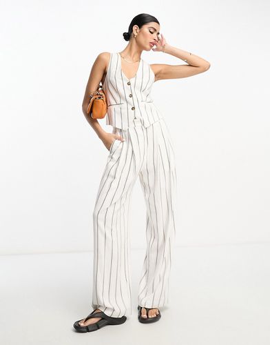 Pantalon large en lin mélangé à plis inversés avec rayures - Asos Design - Modalova