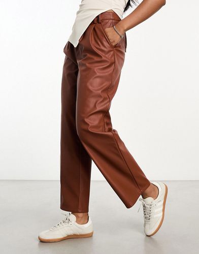 Pantalon large en similicuir - Marron - Asos Design - Modalova