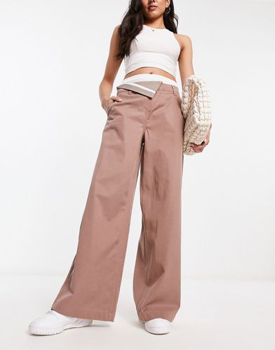 Pantalon taille basse avec ceinture déstructurée - Marron - Asos Design - Modalova
