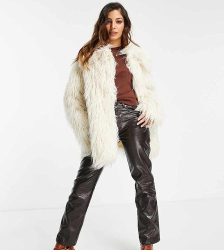 ASOS DESIGN Petite - Manteau en fausse fourrure - Crème - Asos Petite - Modalova