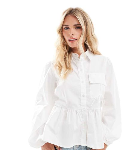 ASOS DESIGN Petite - Chemise smockée en popeline de coton avec poche à détail noué - Asos Petite - Modalova