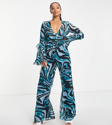 ASOS DESIGN Petite - Combinaison avec décolleté plongeant en V et manches à volants - Imprimé animal - Asos Petite - Modalova