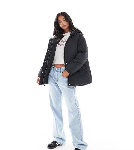 ASOS DESIGN Petite - Doudoune oversize à capuche - Asos Petite - Modalova