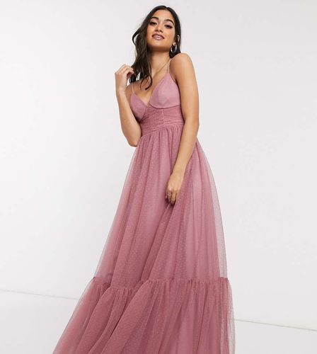 ASOS DESIGN Petite - Exclusivité - Robe longue caraco en tulle plumetis avec ourlet à basque - Rose - ASOS Petite - Modalova