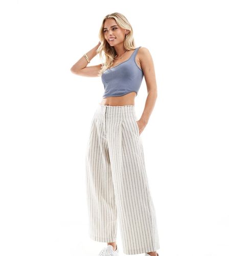 ASOS DESIGN Petite - Pantalon ample en lin à rayures et ourlet effiloché - Asos Petite - Modalova