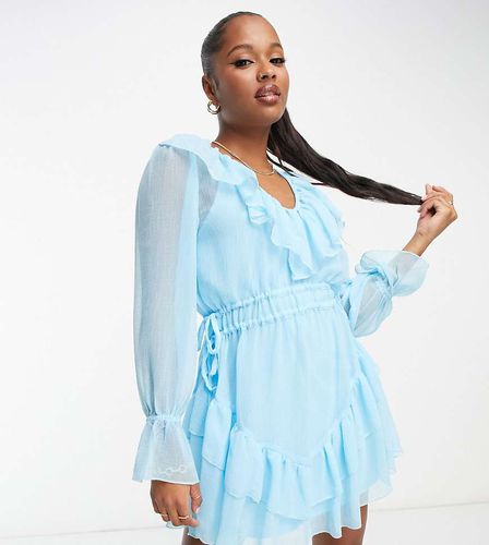 ASOS DESIGN Petite - Robe courte cintrée à la taille en mousseline texturée à volants - Asos Petite - Modalova