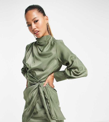 ASOS DESIGN Petite - Robe courte plissée à col bénitier avec jupe à nouer - Kaki - Asos Petite - Modalova