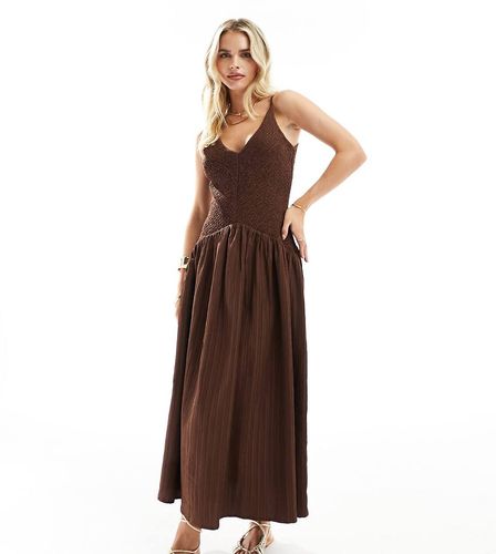 ASOS DESIGN Petite - Robe d'été mi-longue ample effet froissé - Chocolat - Asos Petite - Modalova