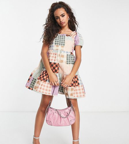 ASOS DESIGN Petite - Robe matelassée avec manches bouffantes et encolure carrée à carreaux vichy style patchwork - Asos Petite - Modalova