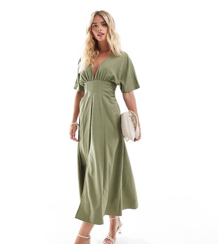 ASOS DESIGN Petite - Robe mi-longue à manches ange et décolleté plongeant - Kaki - Asos Petite - Modalova