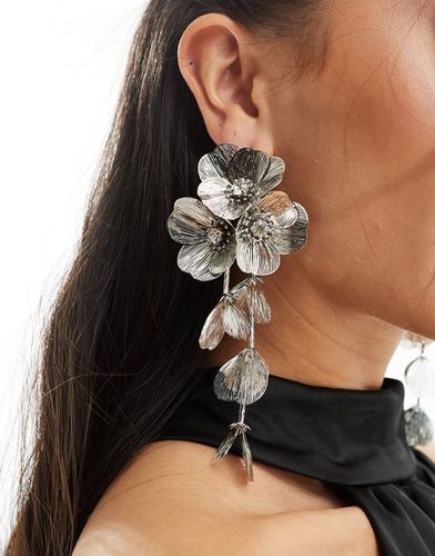 Pendants d'oreilles avec fleurs en 3D - Asos Design - Modalova