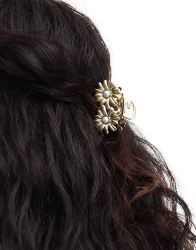 Pince à cheveux avec pâquerettes et perle fantaisie - Asos Design - Modalova
