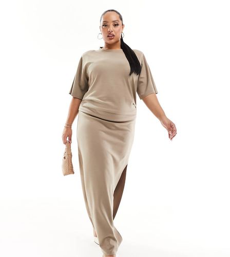 ASOS DESIGN Premium Curve - Robe t-shirt froncée sur le côté en modal avec ourlet fendu - Taupe - Asos Curve - Modalova